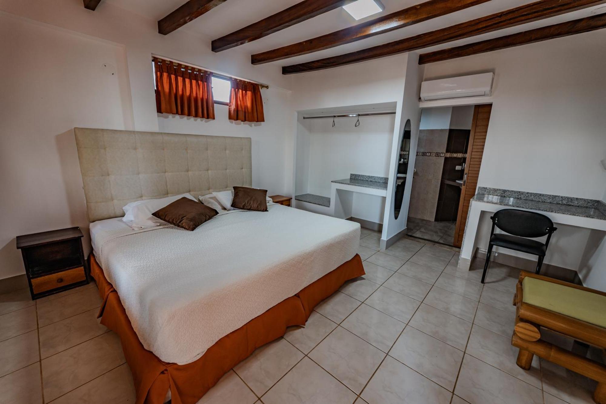 Hotel Nantu Hosteria Puerto Lopez Bagian luar foto