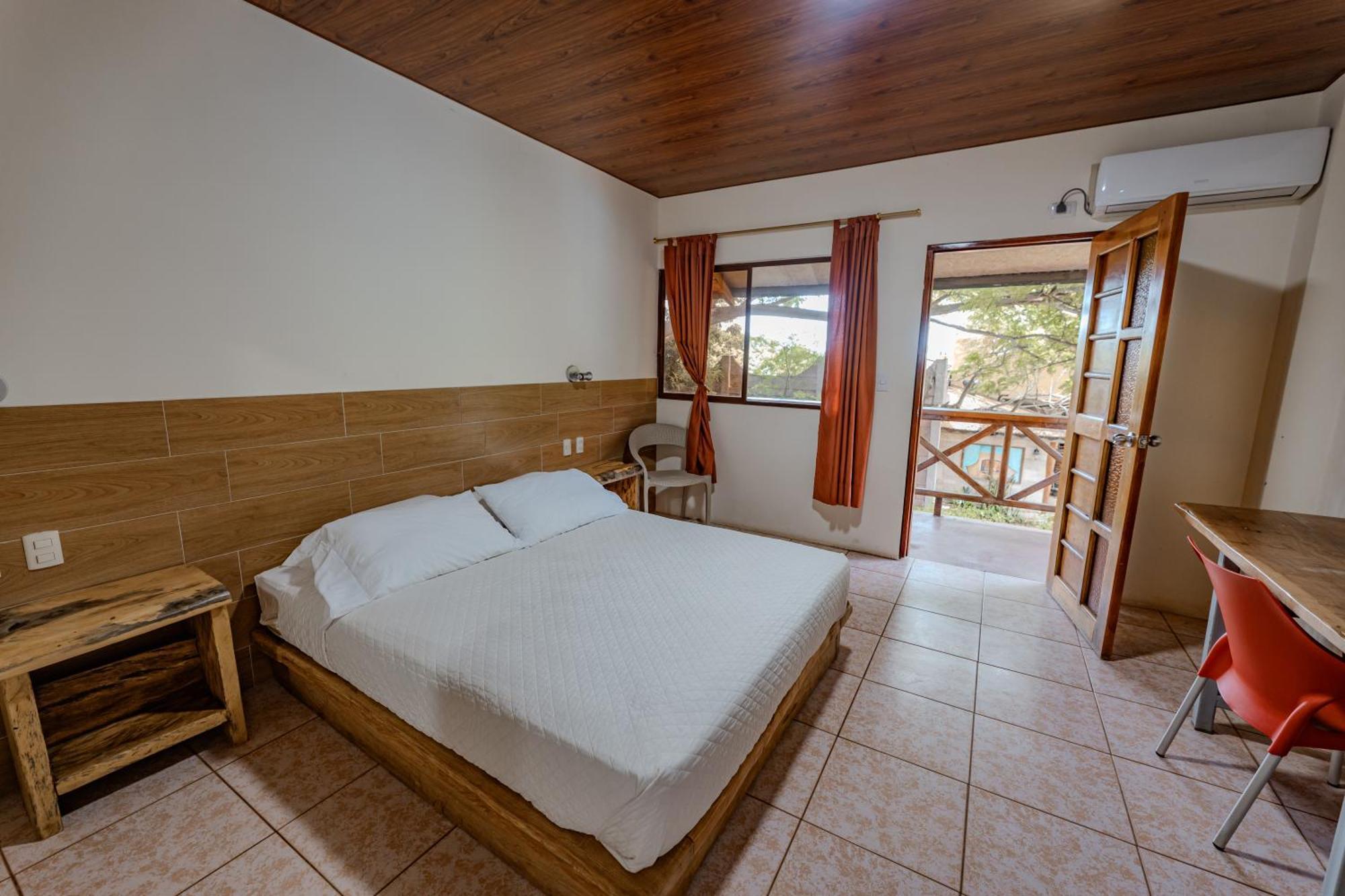 Hotel Nantu Hosteria Puerto Lopez Bagian luar foto
