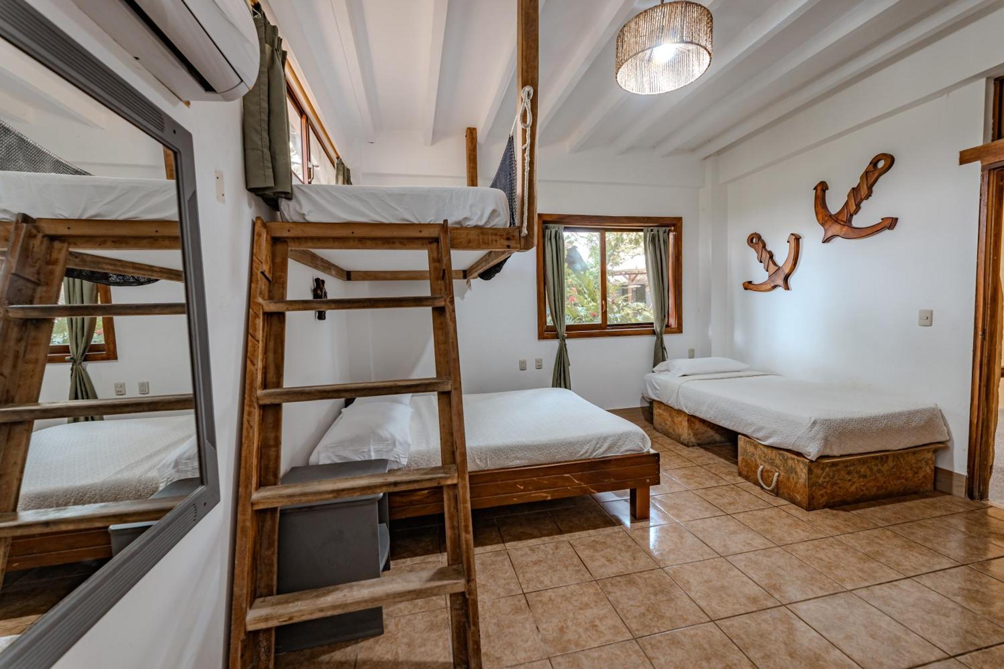Hotel Nantu Hosteria Puerto Lopez Bagian luar foto